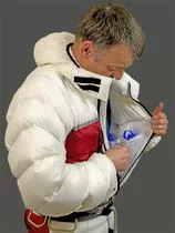 Access to inside pockets of inner suit (4 x 500ml capacity)